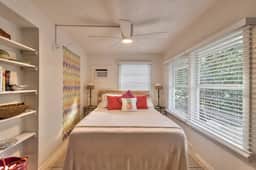 Cheerful Bungalow in New Smyrna Beach w Cozy Porch