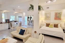 Stunning Art Studio at the Beach!