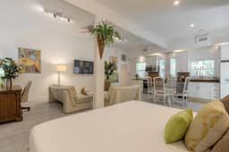 Stunning Art Studio at the Beach!