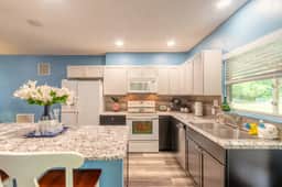 Quiet, Shady Retreat near everything in NSB