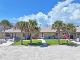 Amazing Location! Steps to the Beach & Flagler Ave