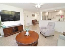 Pet Friendly, Gorgeous Remodelled House in NSB!