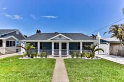 Cozy 1BR • Heated Pool • Walk to Beach & Flagler