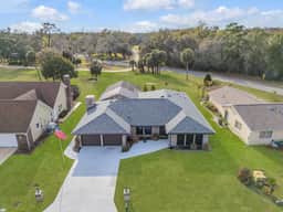 Family Pool House • Sleeps 8 • Space to Relax