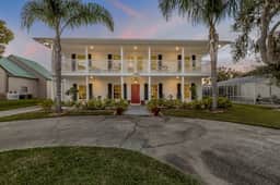 Sleeps 8· Pets Ok