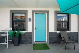 Cozy King Suite w/ Sofa Bed • Pet Friendly