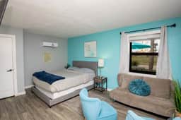 Cozy King Suite w/ Sofa Bed • Pet Friendly