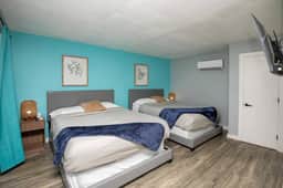 Two Comfy Queen Beds, Pet Friendly, Beach Getaway!
