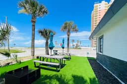 Comfy King Bed, Pet Friendly, Steps to the Beach!