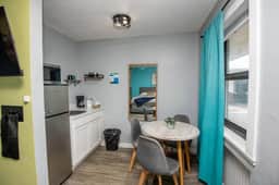 Two Comfy Queen Beds, Pet Friendly, Beach Getaway!