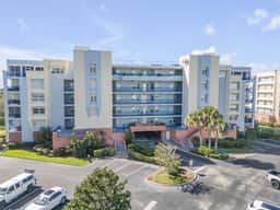 Newly remodeled and furnished Resort Condo in NSB!