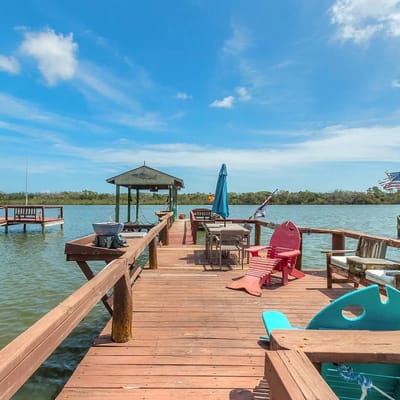 Bring your boat! Huge Private Dock for you on ICW!