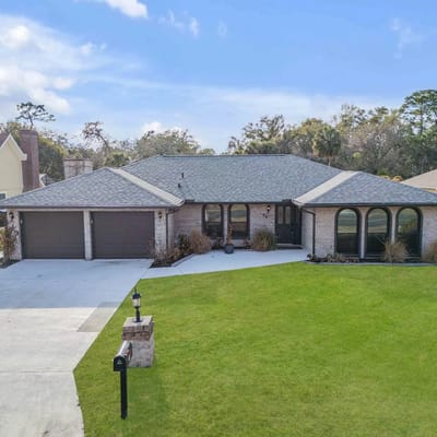 Family Pool House • Sleeps 8 • Space to Relax