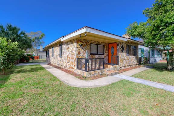 Cozy Daytona Beach Home • Fenced Yard • Pets OK