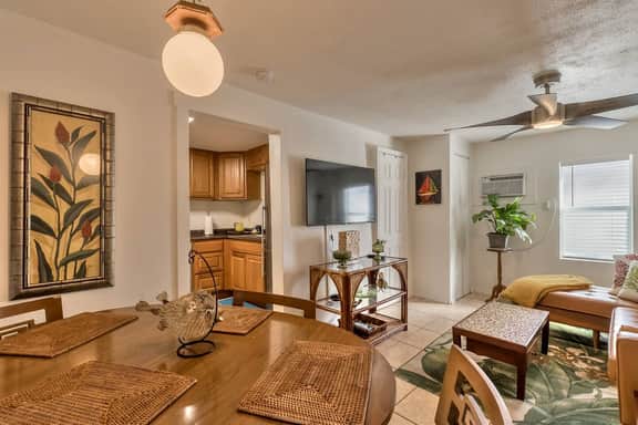 Cheerful Bungalow in New Smyrna Beach w Cozy Porch