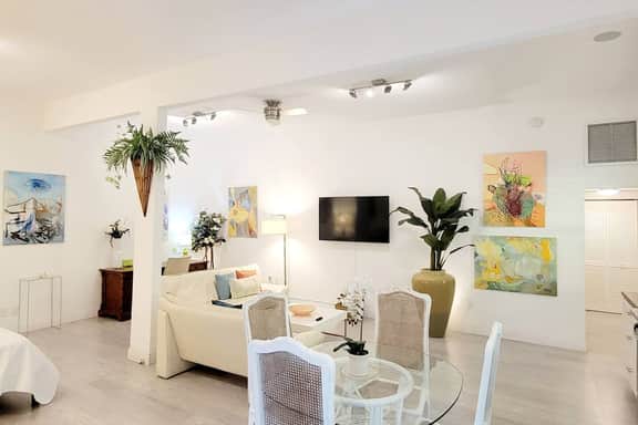 Stunning Art Studio at the Beach!
