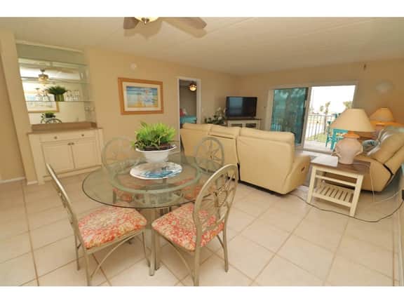Gorgeous Corner Beach Condo!