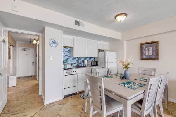 Resort Condo on the Beach with Pool and Tiki Bar!