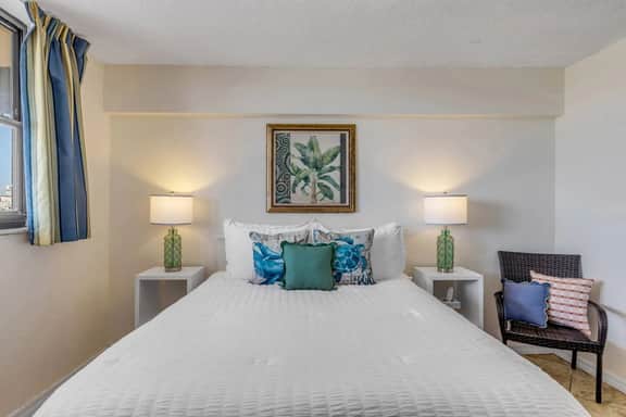 Resort Condo on the Beach with Pool and Tiki Bar!