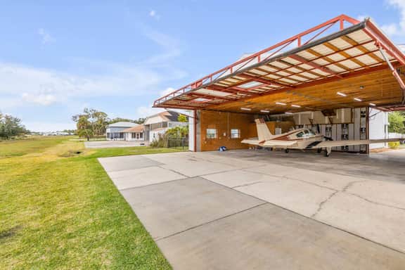 Sleeps 8· Pets Ok