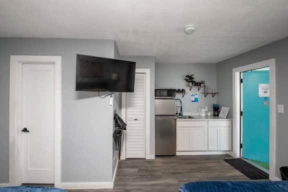 Walk to the Beach | Queens Suite | Pet Friendly