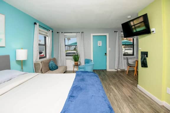 Cozy King Suite w/ Sofa Bed • Pet Friendly