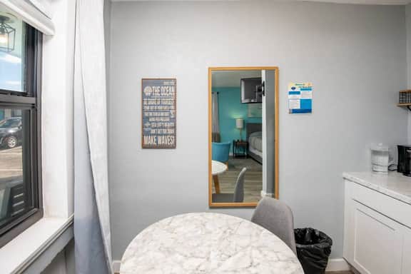 Cozy King Suite w/ Sofa Bed • Pet Friendly