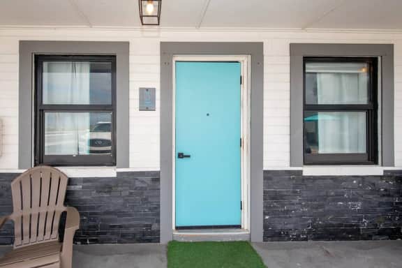 Two Comfy Queen Beds, Pet Friendly, Beach Getaway!
