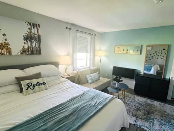 Beach Getaway | King Bed + Sofa Bed | Pets OK