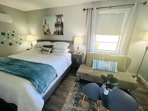 1915 Beach Club - Palms Suite 6