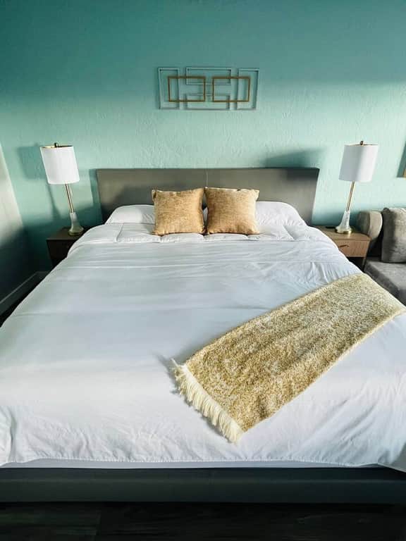 1915 Beach Club - Golden Beach Suite 4