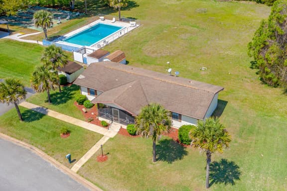 Steps from Pool, Large, Clean Getaway Near River