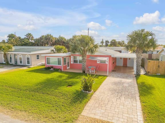 Beach Escape, Kayak Launch • Fenced Yard • Pets OK