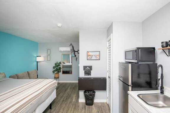 Pet-Friendly King Suite w/ Sofa Bed Near Beach!